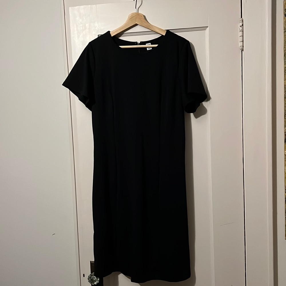 Old Navy Women’s Dress with flowy short sleeves